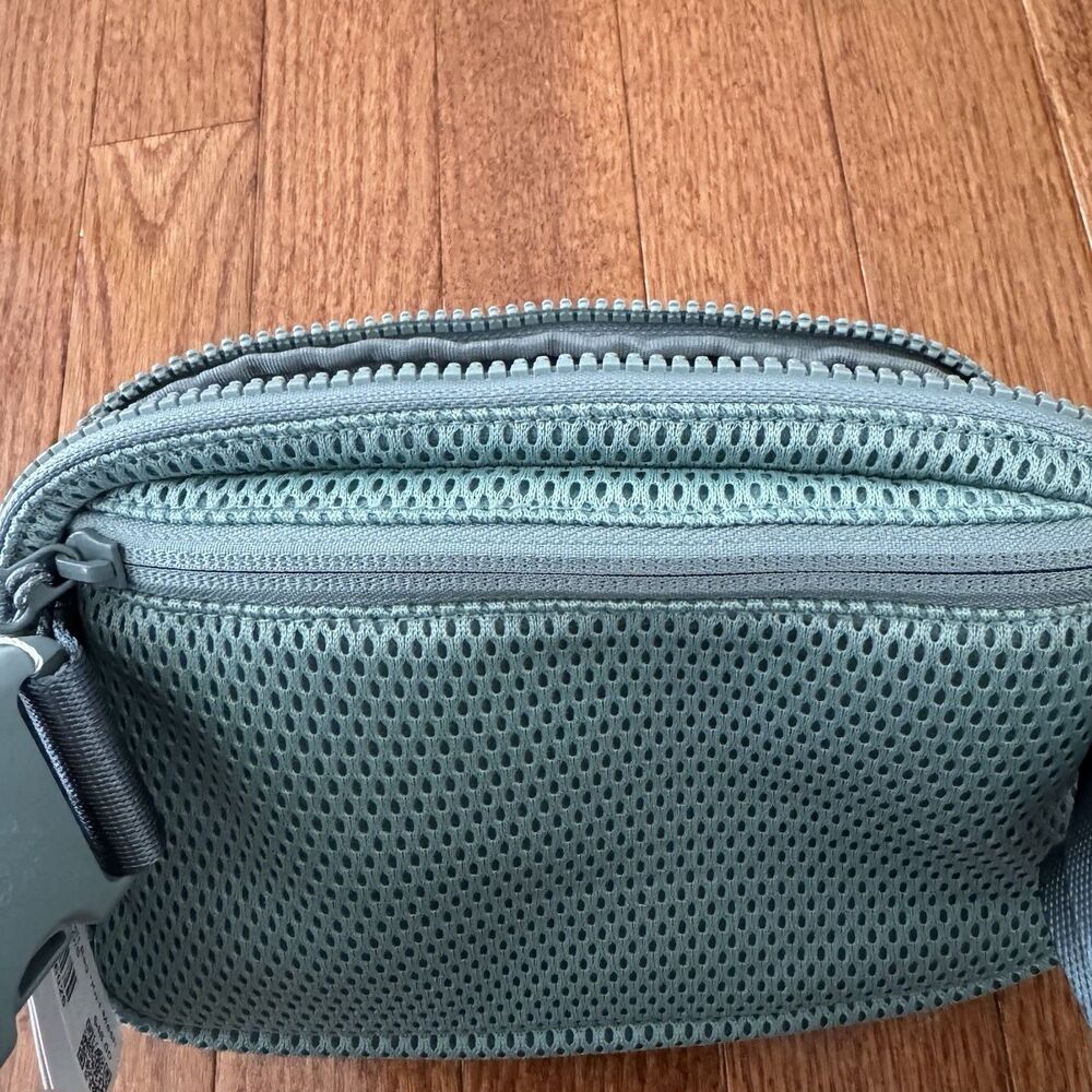 Lululemon Everywhere Belt Bag Knit Mesh Crater Blue 1L Fanny Pack Crossbody NWT - Picture 8 of 13
